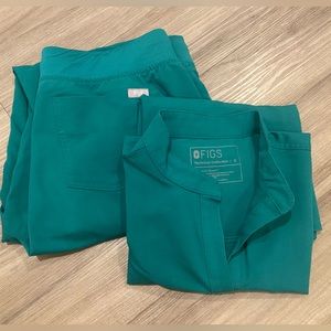 FIGS Hunter Green Set - Rafaela Top / Zamora Jogger